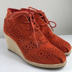 Toms Booties Women’s Size 9 Moroccan Cutout Orange Suede Wedge Ankle Boot